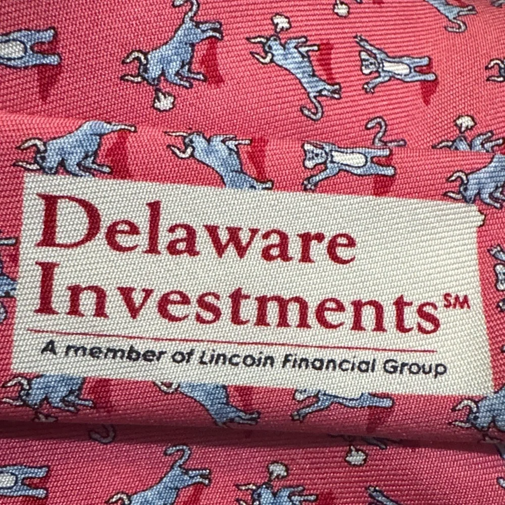 Vineyard Vines 100%silk bulls & bears necktie